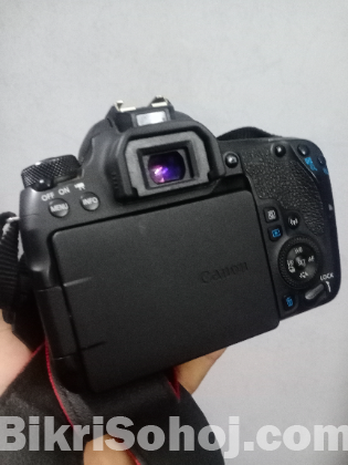 Canon 77d with 18-55mm (dslr)